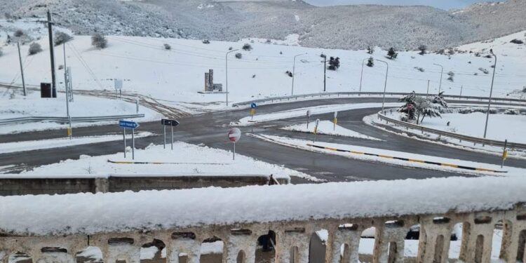 Dimër në pranverë, rikthehen reshjet e dëborës në zonat malore në mbarë vendin