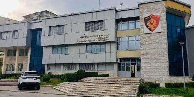 Gjirokastër/ Policia zbërthen rrjetin e emigrantëve të paligjshëm, 2 në pranga dhe 2 automjete të sekuestruara