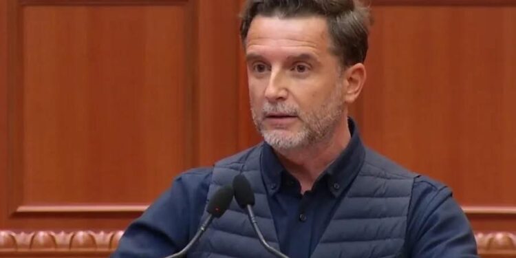 Erion Braçe vetëofrohet si kandidat për kryetar Bashkie në Tiranë në zgjedhjet e ardhshme