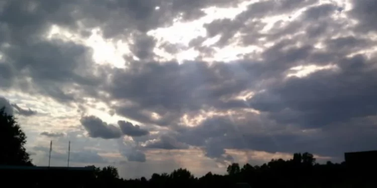 Kushte atmosferike të paqëndrueshme, parashikimi i motit për këtë të martë