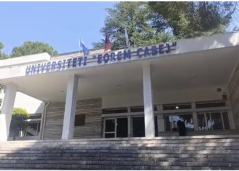 Klanet familjare dhe provimet me pagesë? Tronditet universiteti “Eqrem Çabej”