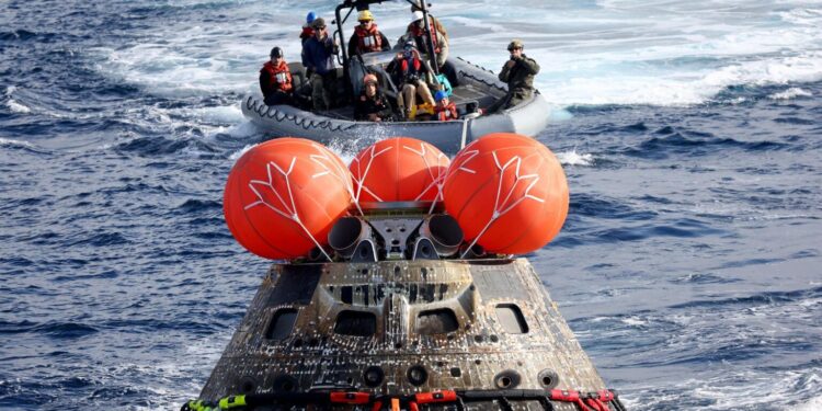 Misioni Artemis II përfundon me sukses, kapsula Orion zbret në oqean