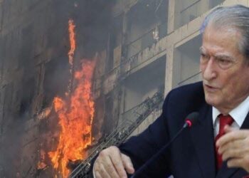 U dogj si kasolle kashte”/ Berisha: Ndërtuesi, mik i Ramës