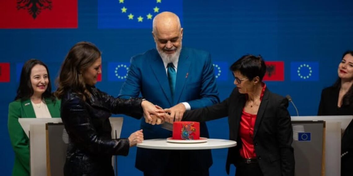 Foto-lajm/ Rama uron Ditën e Europës: Shqipëria më afër se kurrë familjes europiane