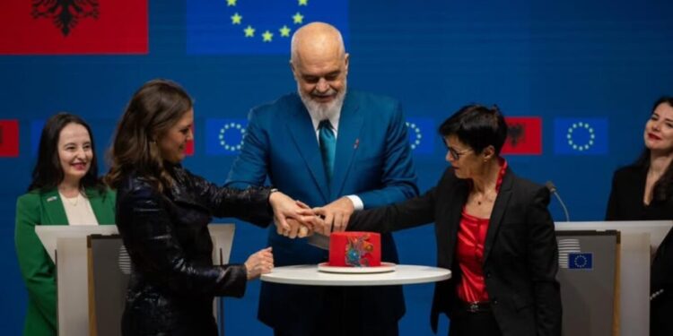 Foto-lajm/ Rama uron Ditën e Europës: Shqipëria më afër se kurrë familjes europiane