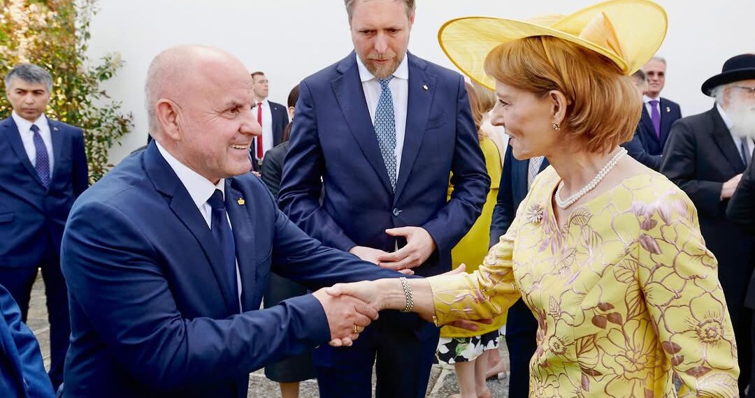 FOTO/ Shpëtim Axhami krah Princit Leka II në ceremoninë madhështore mbretërore në Rumani, mesazhe të forta për të ardhmen e Shqipërisë