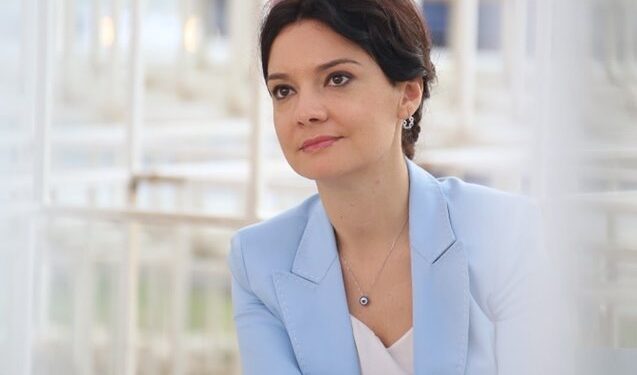 Spiropali rikthen “Zojën Shkodër”, lexohet si mesazh për bazën socialiste dhe përgjigje indirekte ndaj Ramës
