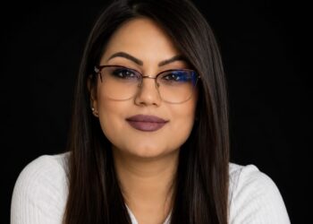 Nga gazetaria te poezia, Fationa Molla po fiton zemrat e publikut me talentin dhe profesionalizmin e saj