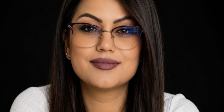 Nga gazetaria te poezia, Fationa Molla po fiton zemrat e publikut me talentin dhe profesionalizmin e saj