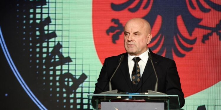 “E drejta nuk është nder” – Axhami reagon pas qytetarit që priti 5 orë për të takuar Ramën