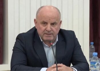 “Arsimi nuk është propagandë!” Axhami kërkon Reformë Kombëtare Arsimore