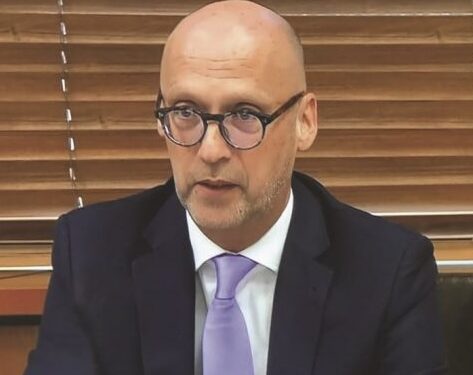 Martin Henze: Kosova – Faji i agresorit nuk duhet t’u ngarkohet viktimave